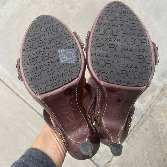 BCBG MaxAzria Brown Leather Slides Sandals Heels - Picture 9 of 10